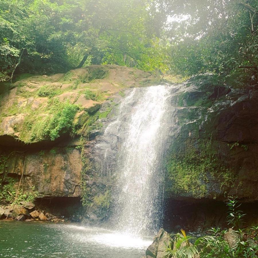 waterfall accomodation Port Glaud Esterno foto